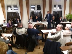 Read more about the article Spotkanie ws. lokalizacji festiwalu Sunrise w Podczelu. Udało się przekonać nieprzekonanych? (wideo)