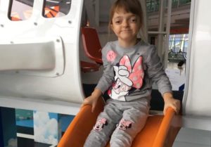 Read more about the article Pomagamy. Świąteczny Kiermasz Leny Mazurek