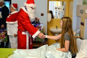 Read more about the article Kibice Kotwicy przygotowali paczki dla najmłodszych pacjentów szpitala (zdjęcia)