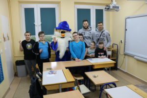 Read more about the article Przedświąteczna wizyta Czarodziei z Wydm w SOSW Okruszek