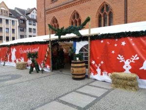 Read more about the article Dziś ruszył na placu Ratuszowym Jarmark Bożonarodzeniowy. Internauci nie szczędzą mu słów krytyki