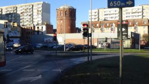 Read more about the article Policjanci rozwiewają wątpliwości jak jeździć przez skrzyżowanie ulic Kamiennej i Al. Św. Jana Pawła