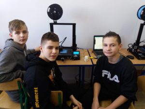 Read more about the article Uczniowie „Siódemki” sami zbudowali drukarki 3D. „Teraz ogranicza ich już tylko ich własna wyobraźnia…”
