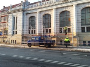 Read more about the article Rusztowania przy Maronie. Nie chodzi jednak o zabytkową elewację