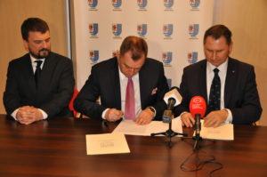 Read more about the article Współpraca między muzeami. Na początek wystawa „100 lat polskiego lotnictwa wojskowego” w Rogowie