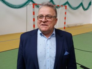 Read more about the article Były prezydent Kołobrzegu jeszcze raz przeprasza i obiecuje: „Do końca życia będę trzymał język na wodzy” (wideo)