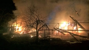 Read more about the article Duży pożar w Gąskowie. Zagrożony był budynek mieszkalny