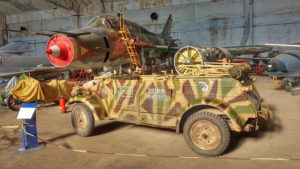 Read more about the article Legendarny Volkswagen zaparkował w zabytkowym hangarze w Rogowie