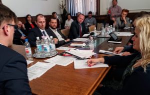 Read more about the article Sprawę dopisywania osób do rejestru wyborców ma zbadać prokuratura. Radny Hok: „Czuję tutaj interes polityczny”