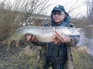 Read more about the article Memoriał Wiktora Wierzbickiego. Złowiono 7 troci. Największa miała 63 cm długości