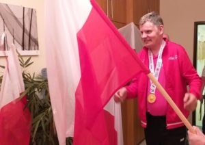 Read more about the article Robert Litaszewski z Światowych Letnich Igrzysk Olimpiad Specjalnych w Abu Dhabi wrócił ze złotem