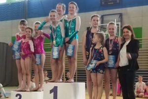 Read more about the article Akrobatki z kołobrzeskiej Akademii LaPassion w czołówce. Ze Szczecinka przywiozły 11 medali!