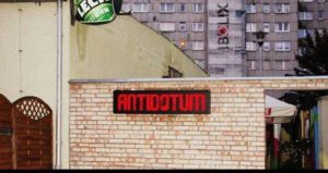 Read more about the article Po 12 latach znika klub muzyczny Antidotum