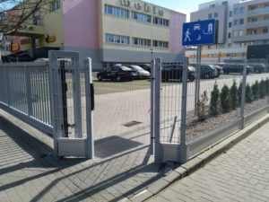 Read more about the article Mieszkańcy skarżą się, że przez zamkniętą bramkę muszą nadrabiać drogi. Magistrat interweniuje