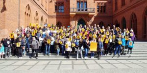 Read more about the article Wiec poparcia dla protestujących nauczycieli pod miejskim ratuszem