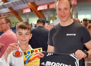 Read more about the article Wiktor Wojarski z międzynarodowego turnieju w karate olimpijskim przywiózł brązowy medal