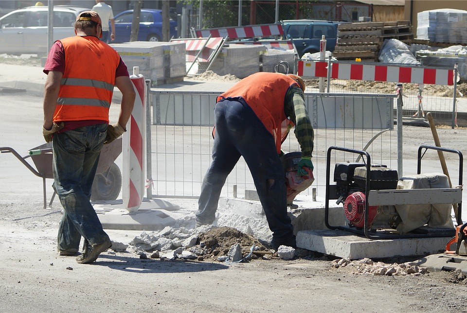 You are currently viewing Kolejne miliony płyną do naszego powiatu na inwestycje. Ponad 14,5 mln zł na ul. Wyzwolenia w Dźwirzynie