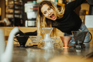 Read more about the article Sobota, kawiarnia Coffeedesk, warsztaty „Immersja, czyli zanurz się w kawę”, godz. 14 i 16, wstęp wolny (zgłoszenia)