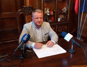 Read more about the article Jacek Woźniak zabrał głos w sprawie odejścia z jego klubu dwóch radnych. „Jest mi przykro”