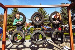 Read more about the article Nowa strefa aktywności w Ustroniu Morskim. Na otwarciu były walki sumo dla dzieci