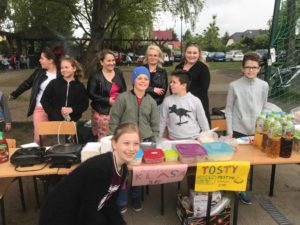 Read more about the article „Szóstka” bawiła, edukowała i zbierała pieniądze na pomoce dydaktyczne dla szkoły