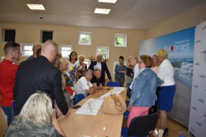 Read more about the article Będzie mniej miejsc parkingowych, ale lipy przy ul. Obrońców Westerplatte zostają