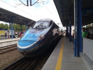 Read more about the article Jeżeli miasto nie naprawi kolektora deszczowego PKP może ograniczyć kursujące do Kołobrzegu pociągi