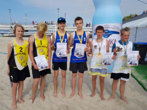 Read more about the article Siatkarze grali na plaży i zdobywali medale. Wywalczyli też sześć awansów do półfinałów Mistrzostw Polski