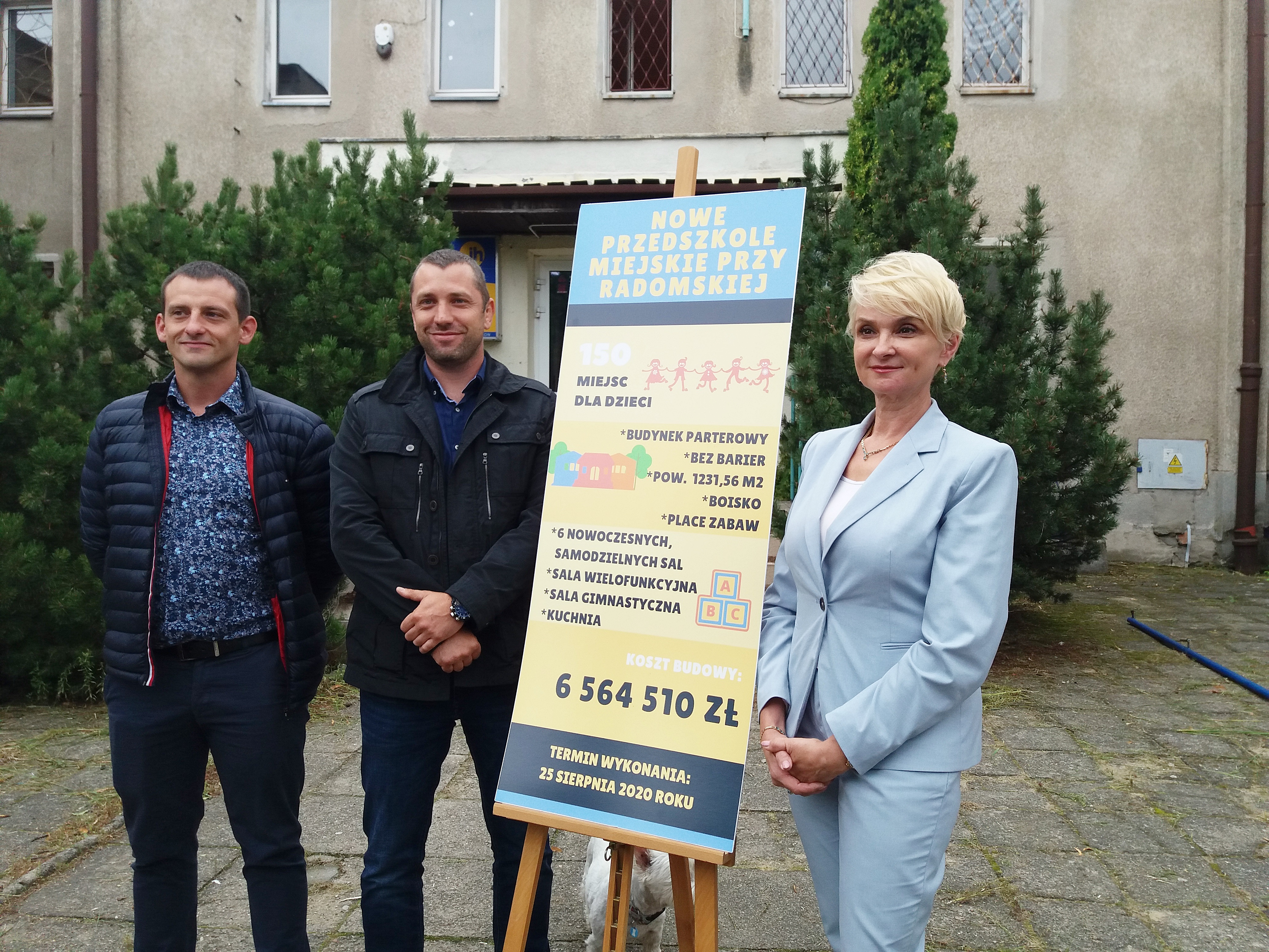 You are currently viewing Wykonawca wchodzi na plac budowy nowego miejskiego przedszkola przy ul. Radomskiej