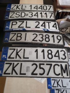 Read more about the article Po wczorajszej ulewie. Te tablice rejestracyjne są do odebrania w komendzie policji