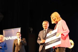 Read more about the article Dyrektorka „Krzywoustego” wróciła z Polic z dwiema pracowniami multimedialnymi. Jedną z nich wygrała rozwiązując najlepiej test