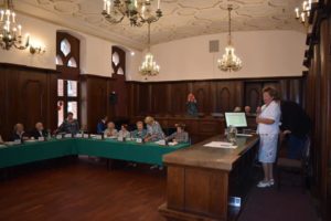 Read more about the article Sesja inauguracyjna Rady Seniorów. Krystyna Strzyżewska przewodniczącą RS