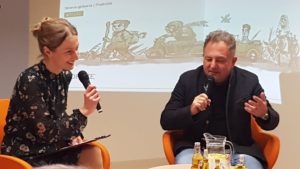 Read more about the article Robert Makłowicz w podróży po… bibliotekach. W czwartek odwiedził Kołobrzeg