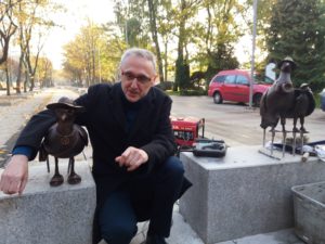 Read more about the article Mariany można już spotkać w „realu”. Rzeźby sympatycznych mew stoją przy kortach i molo