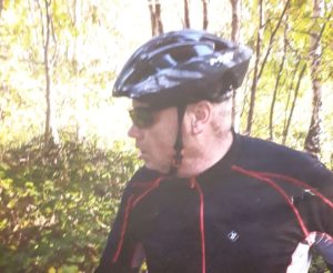 Read more about the article Policja poszukuje tego rowerzysty. Mężczyzna jest podejrzany o spowodowanie wypadku