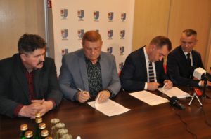 Read more about the article Umowa na przebudowę drogi powiatowej Kołobrzeg – Grzybowo podpisana