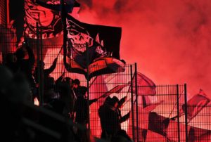 Read more about the article 29-latek zatrzymany za wniesienie wyrobów pirotechnicznych na stadion