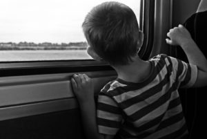 Read more about the article Dzieci, które musiały opuścić rodzinę, wyjeżdżają do Domów Dziecka gdzieś w Polsce. Wkrótce to się zmieni