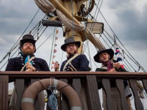 Read more about the article Polecamy: „Pod żaglami historii”, czyli prelekcja, koncert i degustacja potraw. Wstęp wolny