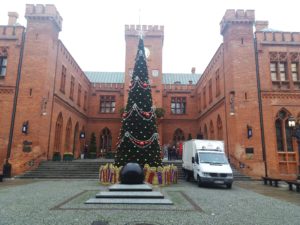 Read more about the article W piątek uroczyste rozświetlenie miejskiej choinki. Będą drobne upominki dla najmłodszych