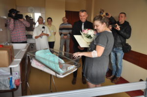 Read more about the article Hania, pierwsza mieszkanka powiatu kołobrzeskiego urodzona w nowym roku