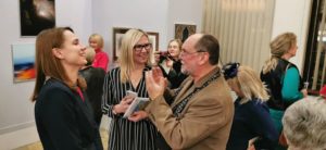 Read more about the article Nowa wystawa malarstwa w GSW. Na wernisażu tłum (zdjęcia)