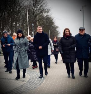 Read more about the article Kidawa-Błońska, kandydatka PO na prezydenta RP w Kołobrzegu. Spacer bulwarem, spotkania, zdjęcia…