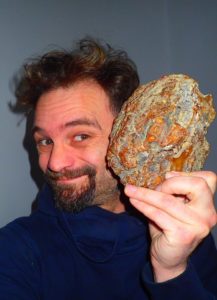 Read more about the article Tajemnica Bursztynowej Komnaty, czyli spotkanie z archeologiem Olafem Popkiewiczem. Wstęp wolny