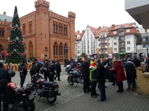 Read more about the article Trwa 28. Finał WOŚP. Gramy na pl. Ratuszowym, ul. Mariackiej i w hali Milenium. Wieczorem koncert Raz Dwa Trzy