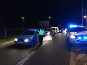 Read more about the article Policjanci sprawdzili 828 kierowców. Jeden wsiadł za kółko na podwójnym gazie