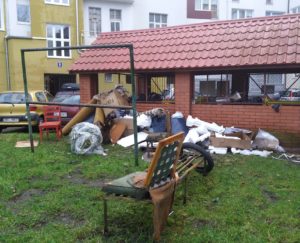 Read more about the article Koniec z podrzucaniem śmieci. Przy śmietnikach zostaną zainstalowane kamery, tzw. fotopułapki