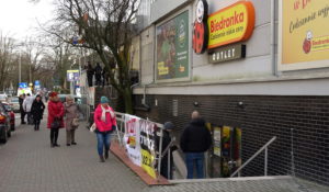 Read more about the article Od dziś Biedronki będą w ciągu dnia zamykane na godzinę. Co jeszcze się zmienia w funkcjonowaniu popularnej sieci sklepów?