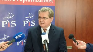 Read more about the article Poseł Hoc: To rząd PiS poszedł na wojnę z rakiem (…) Polityka nie może być tak zimna, tak bezduszna