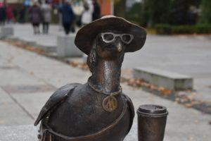 Read more about the article Będą kolejne Mariany. Figurka mewy stanie przy „Koperniku”. Kolejne może zamówić urząd miasta